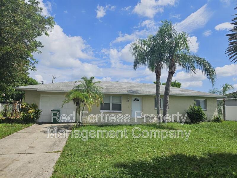 1121 NE 11th St in Cape Coral, FL - Foto de edificio