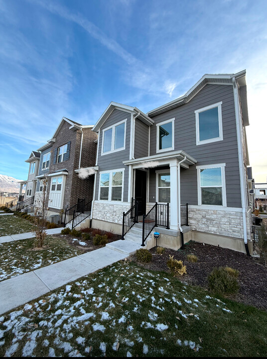 3845 W 1960 N, Unit Basement South Room in Lehi, UT - Building Photo