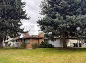 7918 N Hughes Dr in Spokane, WA - Building Photo - Building Photo