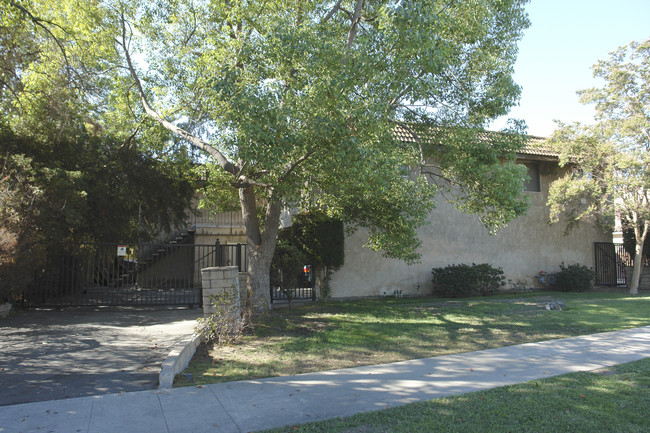 120 W Live Oak St in San Gabriel, CA - Foto de edificio - Building Photo