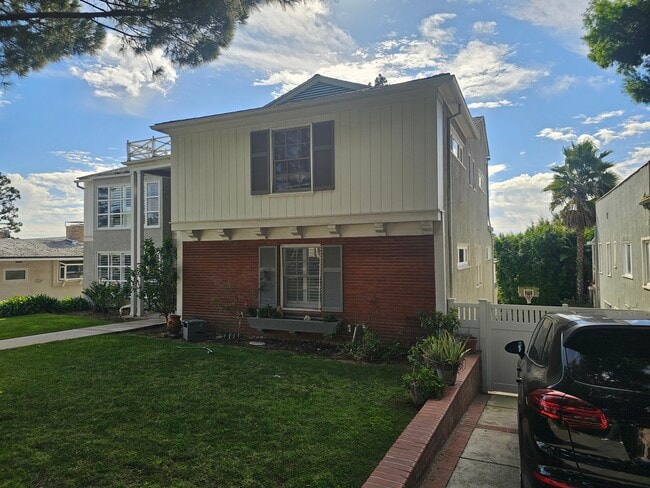 3250 Lowry Rd, Unit 3250 Lowry Road in Los Angeles, CA - Foto de edificio - Building Photo