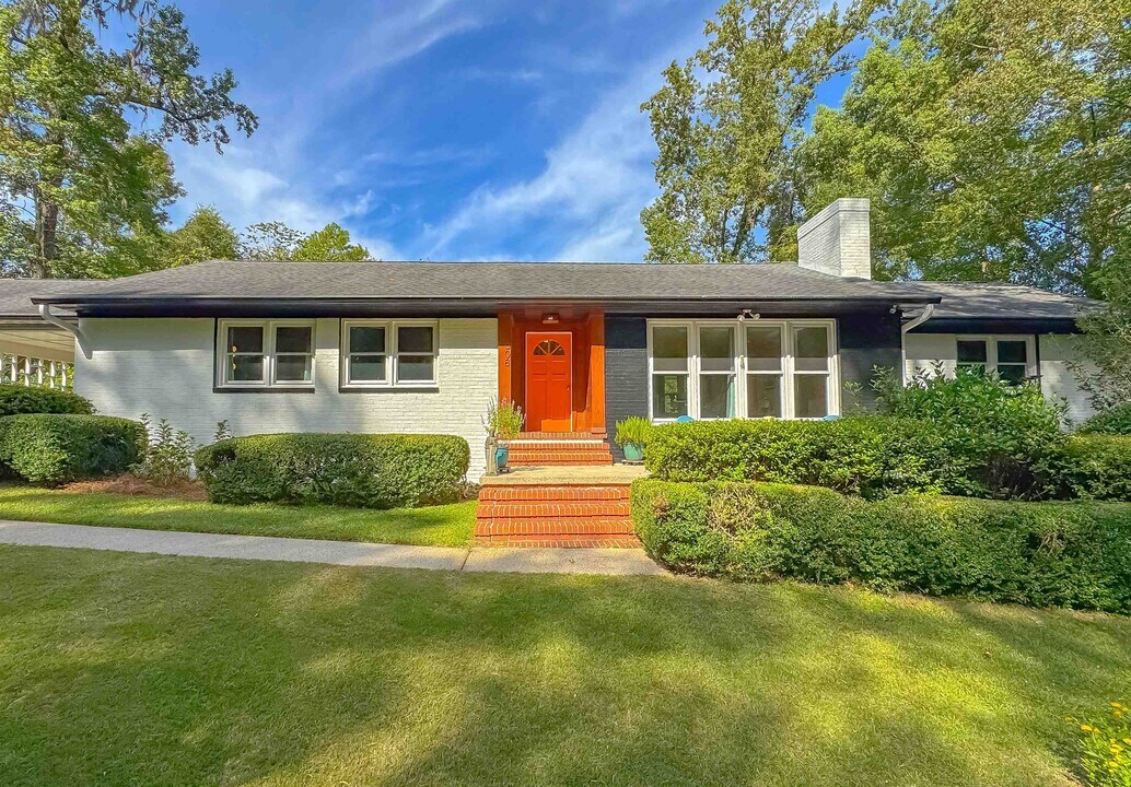 1008 Dogwood Dr in Quincy, FL - Building Photo