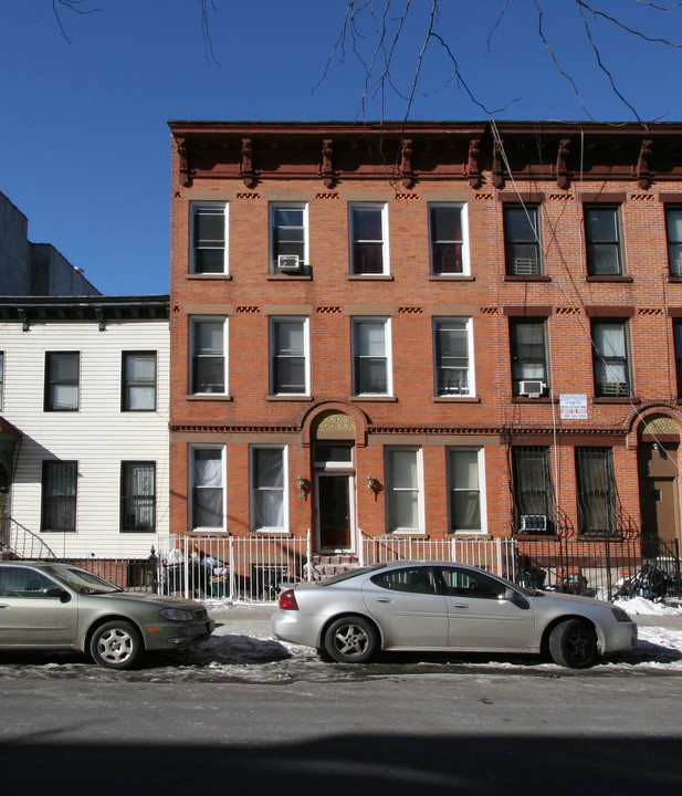 44 Howard Ave in Brooklyn, NY - Building Photo