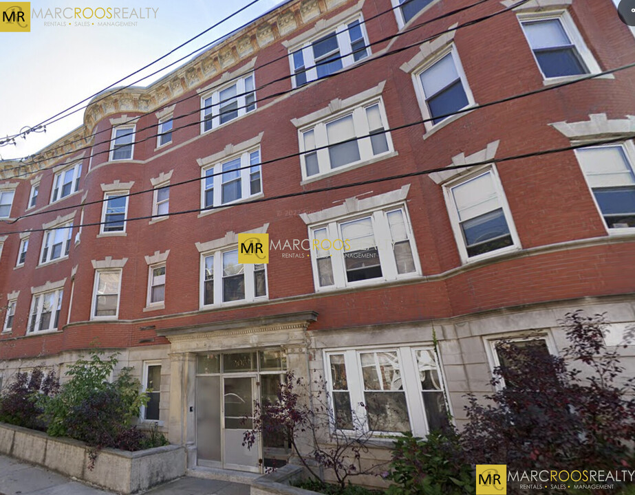 210 Winthrop Rd, Unit B1 in Brookline, MA - Building Photo