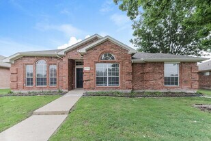 2524 Hackberry Creek in Mesquite, TX - Building Photo