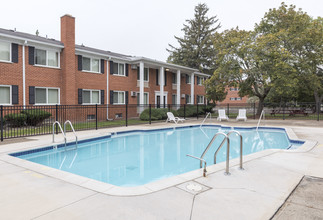 Cambridge Apartments in Dearborn Heights, MI - Building Photo - Building Photo