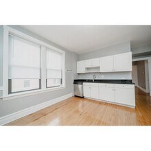 1900 W Oakdale Ave in Chicago, IL - Building Photo - Building Photo