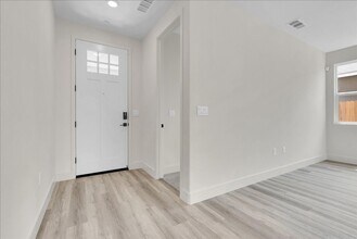 2339 N Julieann St in Visalia, CA - Building Photo - Building Photo