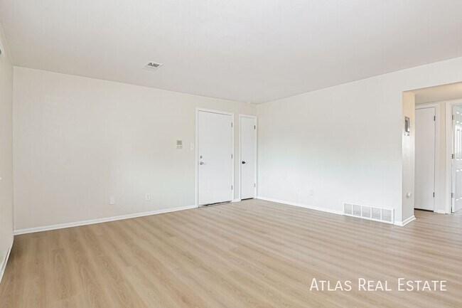 9401 W 65th Ave in Arvada, CO - Foto de edificio - Building Photo