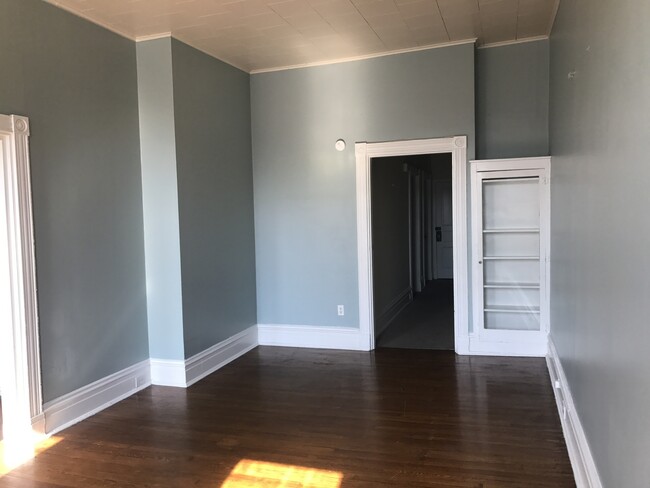 property at 122-122 N Hanover St