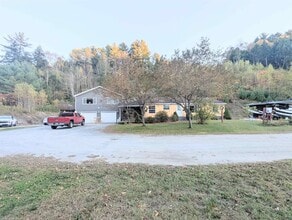 43 Crestwood Dr in St Johnsbury, VT - Foto de edificio - Building Photo