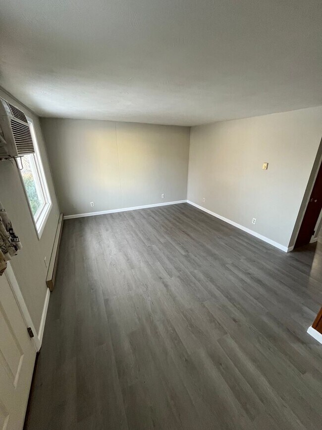 118-124 Maple Ln in Churubusco, IN - Building Photo - Building Photo