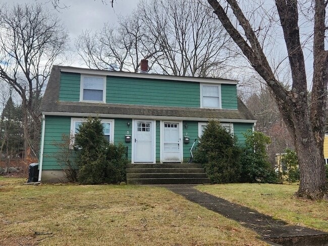 5 Ray St in Hopkinton, MA - Foto de edificio - Building Photo