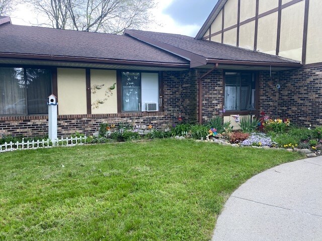 Croswell Country Manor in Croswell, MI - Building Photo