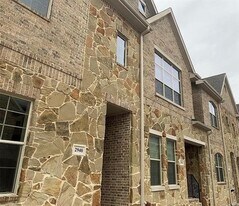 2940 Sheridan Dr in Carrollton, TX - Building Photo