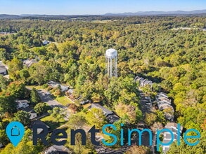 226 Maple St in Middleburg, VA - Building Photo - Building Photo