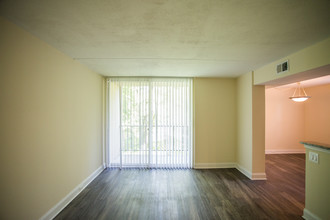 Stuart Woods* in Herndon, VA - Foto de edificio - Interior Photo