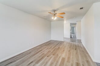 13718 Vida Ln in Dallas, TX - Building Photo - Building Photo