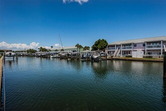 4834 Beach Dr SE in St. Petersburg, FL - Building Photo - Building Photo