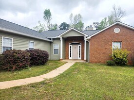 110 Old Mill Ct in Milledgeville, GA - Building Photo