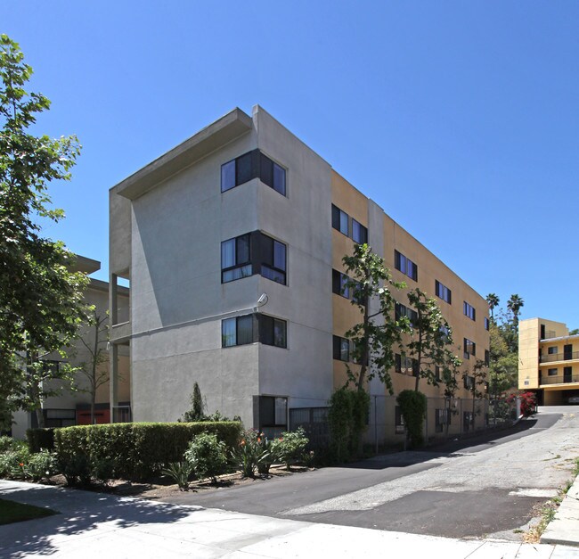 Amistad Apartments in Los Angeles, CA - Building Photo - Building Photo