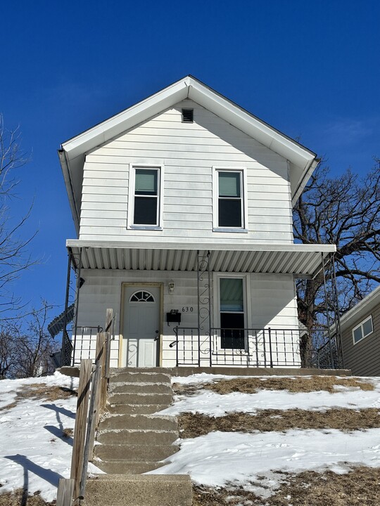 630 E 12th St in Davenport, IA - Foto de edificio