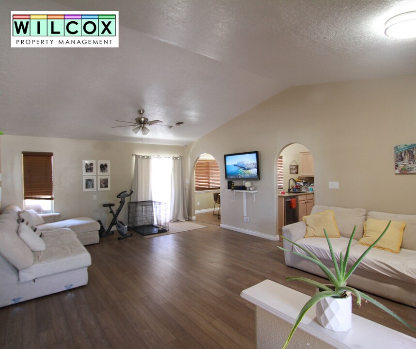 3815 Buckingham St in Farmington, NM - Building Photo