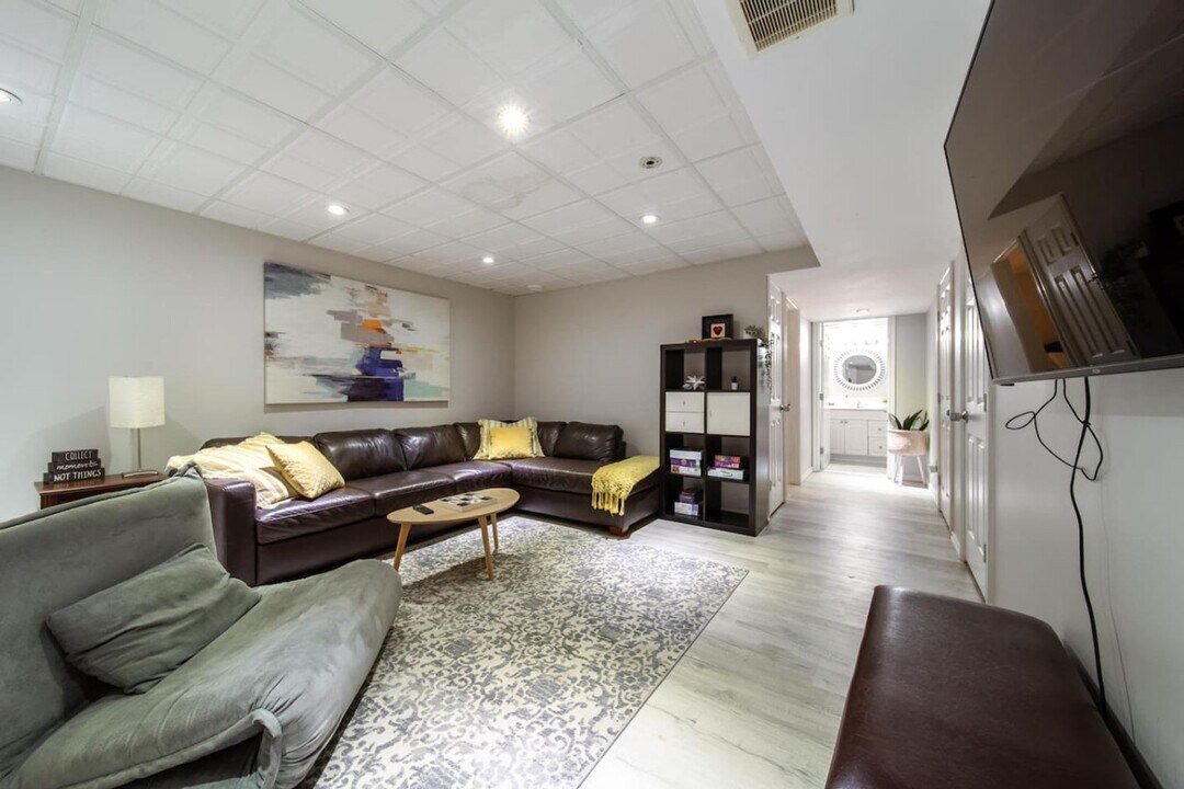 21228-21291 91 Ave NW in Edmonton, AB - Building Photo