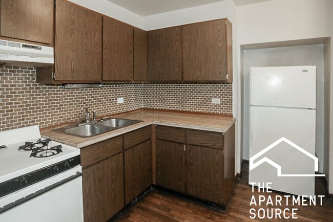 873 W Lill Ave, Unit b3 in Chicago, IL - Building Photo - Building Photo