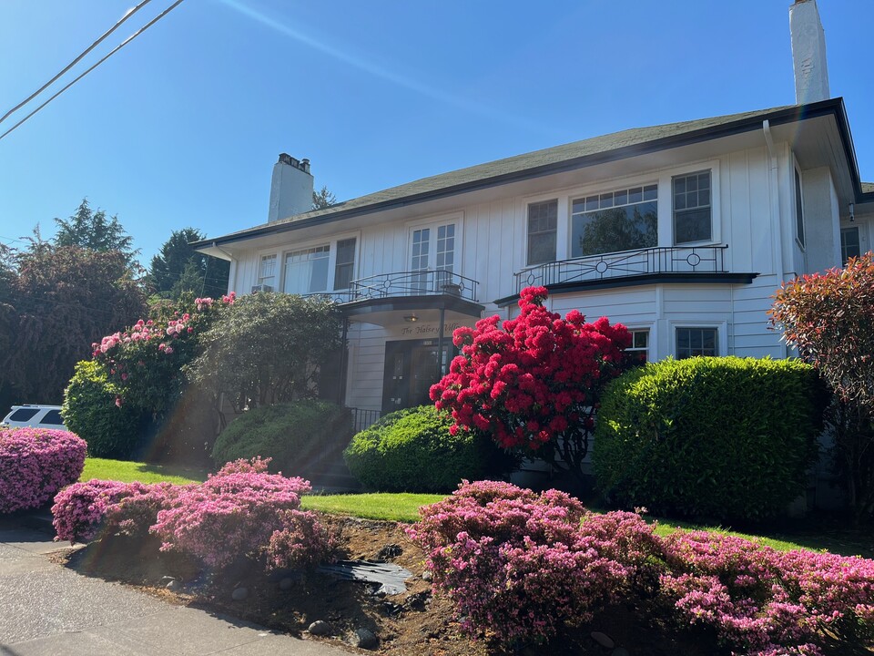 Halsey Villa in Portland, OR - Foto de edificio