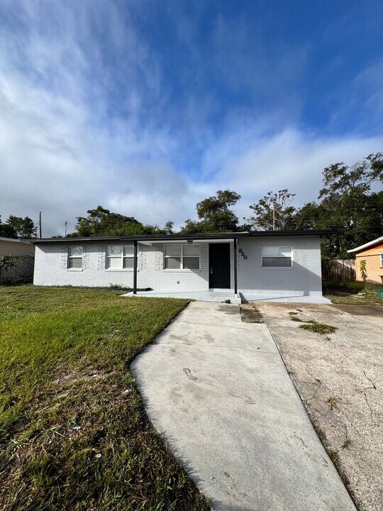 820 Berkshire Rd in Daytona Beach, FL - Building Photo