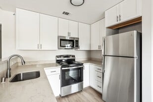 Gardenside Apartments in Sacramento, CA - Building Photo