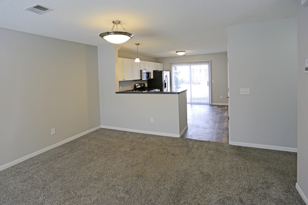 Lake Place Luxury Apartments & Townhomes in Eden Prairie, MN