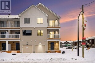 800 Demulcent Ln in Ottawa, ON - Building Photo