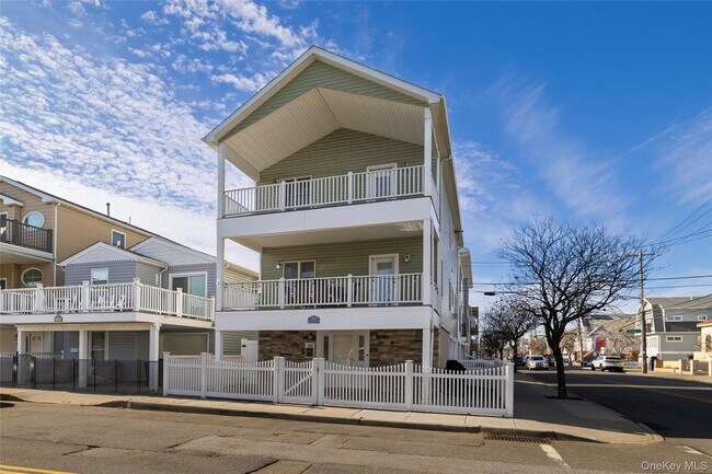 105 Arizona Ave in Long Beach, NY - Building Photo - Building Photo