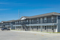 The Logan Apartments in Nederland, TX - Foto de edificio - Building Photo