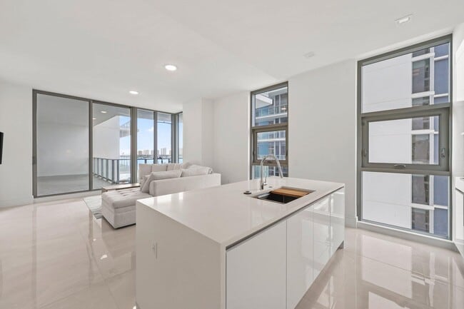 220 Lake Shore Dr in Lake Park, FL - Building Photo - Building Photo