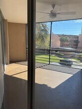 3100 N Pine Island Rd, Unit 301 in Sunrise, FL - Foto de edificio - Building Photo