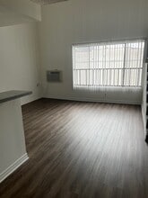 2928 Leeward Ave, Unit 104 in Los Angeles, CA - Building Photo - Building Photo