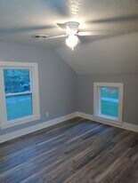 102 E Hamilton St, Unit 102-1/2 E. Hamilton Up in Oberlin, OH - Building Photo