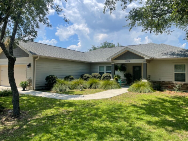 8072 San Pedro Plaza in Navarre, FL - Building Photo