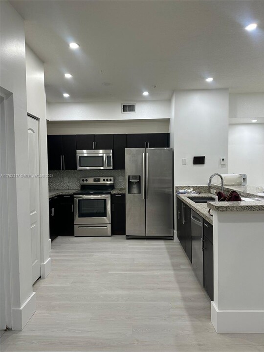 7260 NW 114th Ave, Unit 20710 in Doral, FL - Building Photo