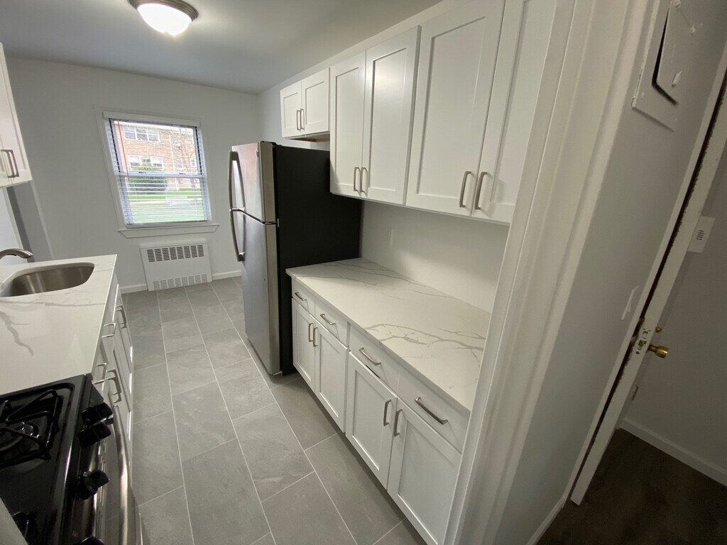 Crestwood Lake Apartments Yonkers, NY Apartments