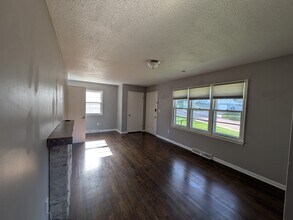 513 Bonnie Ave in Papillion, NE - Building Photo - Building Photo