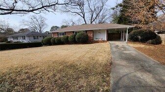 652 Forest Ridge Dr SE in Marietta, GA - Building Photo