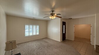 142 W Reese Ave in Visalia, CA - Building Photo