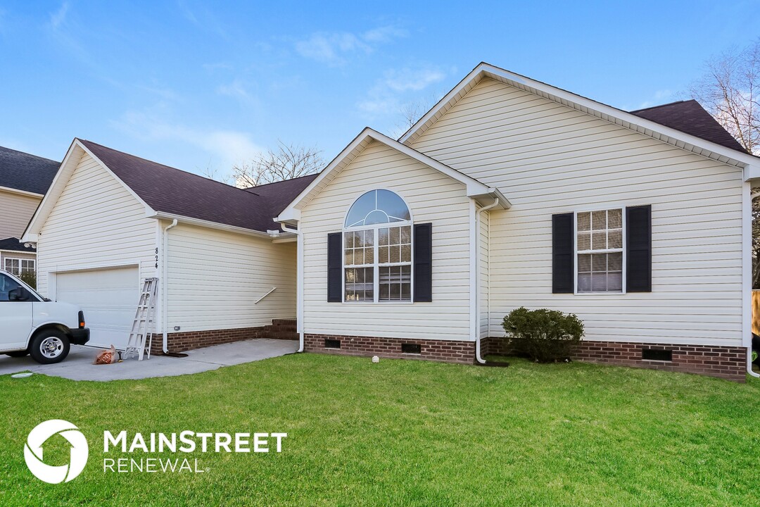 824 St Andrews Pl in Concord, NC - Building Photo