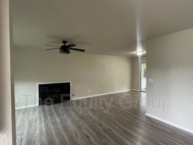 143 N Simon St in Visalia, CA - Building Photo - Building Photo