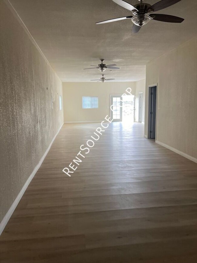 21483 Main St in Barstow, CA - Building Photo - Building Photo