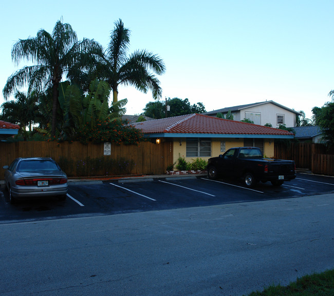 615 NE 10th Ave in Fort Lauderdale, FL - Building Photo - Building Photo